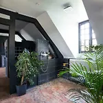 La Maison Du Parc Bed & Breakfast