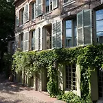 La Maison Du Parc Bed & Breakfast