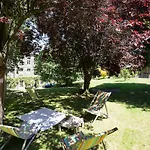 La Maison Du Parc Bed & Breakfast 4*