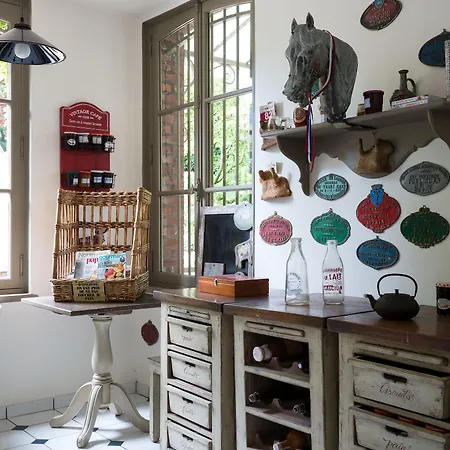 La Maison Du Parc Bed & Breakfast 4*