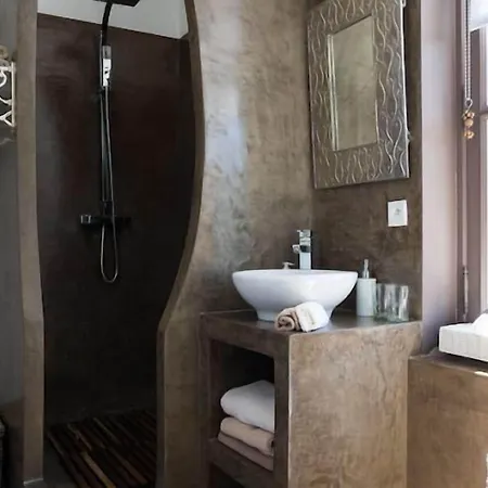 La Maison Du Parc Bed & Breakfast