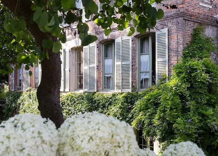 La Maison Du Parc Bed & Breakfast